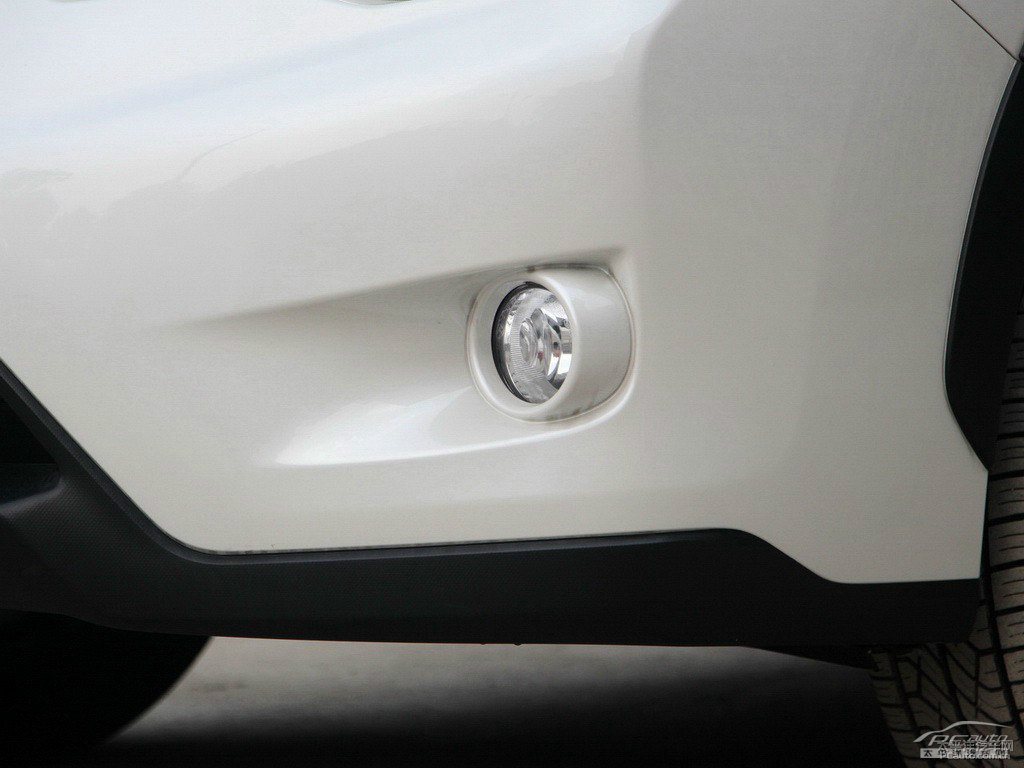 珍珠綢緞白斯巴魯XV車頭外觀圖片