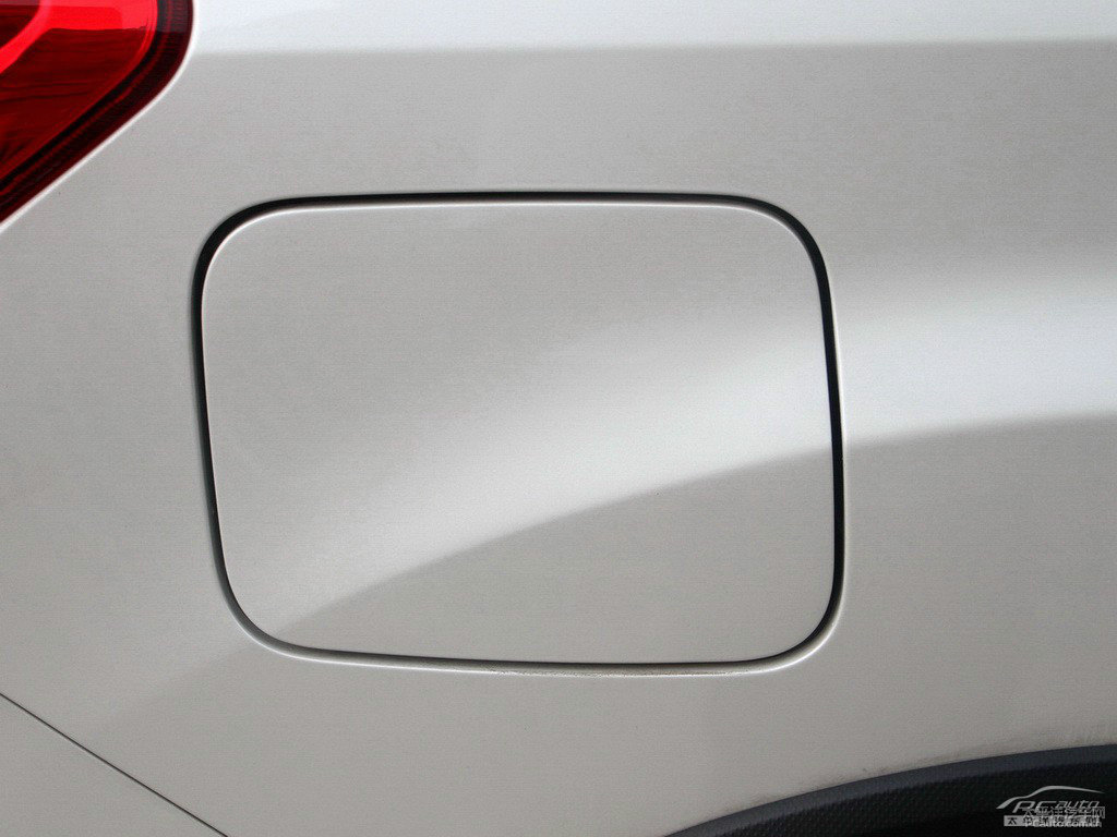 珍珠綢緞白斯巴魯XV車身外觀圖片
