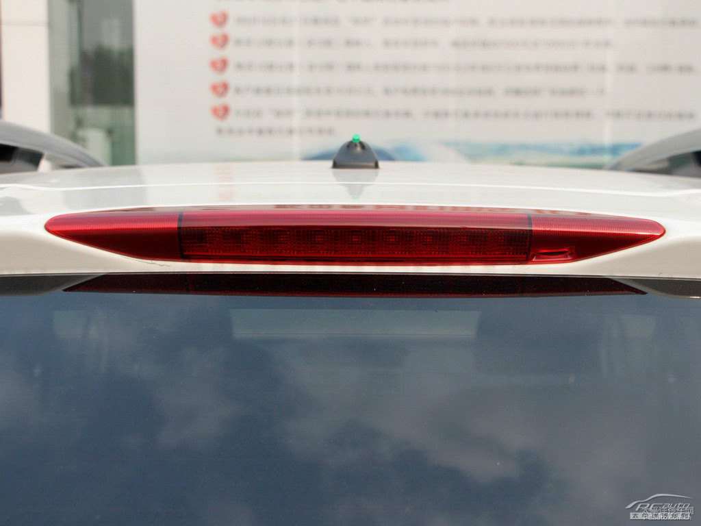 珍珠綢緞白斯巴魯XV車身外觀圖片