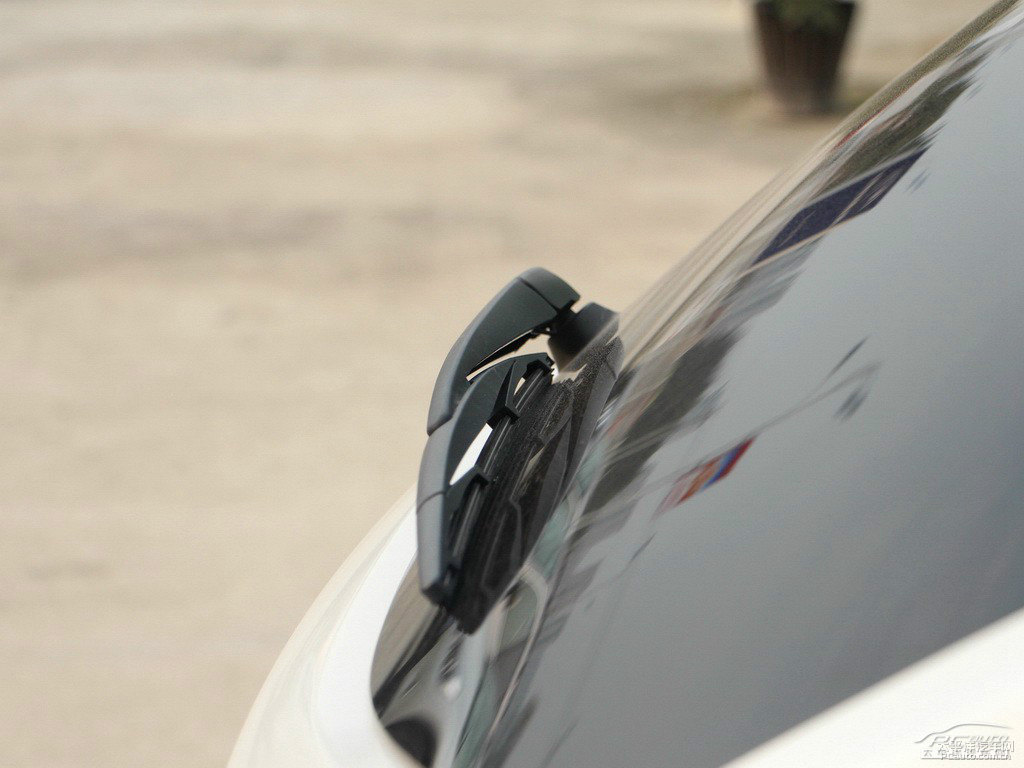 珍珠綢緞白斯巴魯XV車身外觀圖片