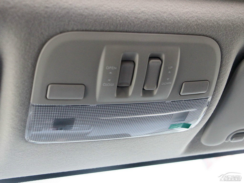 珍珠綢緞白斯巴魯XV車廂內(nèi)飾圖片
