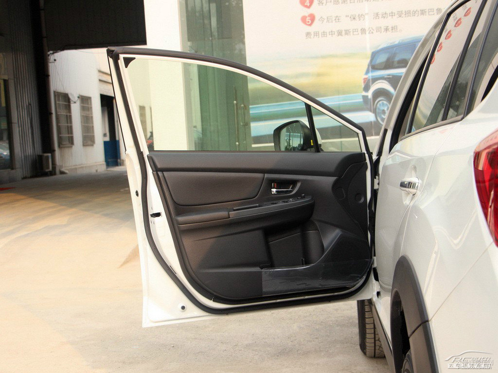 珍珠綢緞白斯巴魯XV車廂內飾圖片