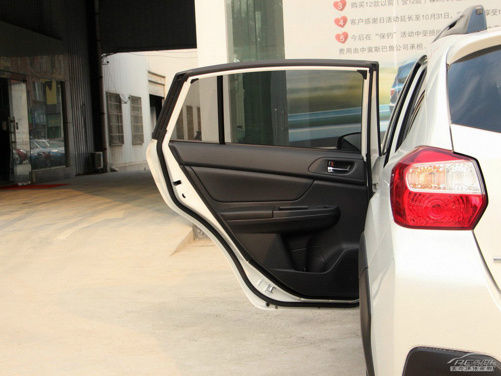 珍珠綢緞白斯巴魯XV車廂內(nèi)飾圖片