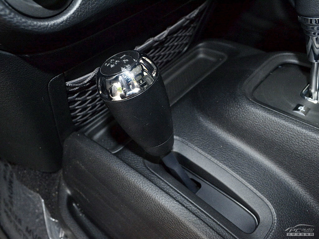 牧馬人內(nèi)飾高清大圖