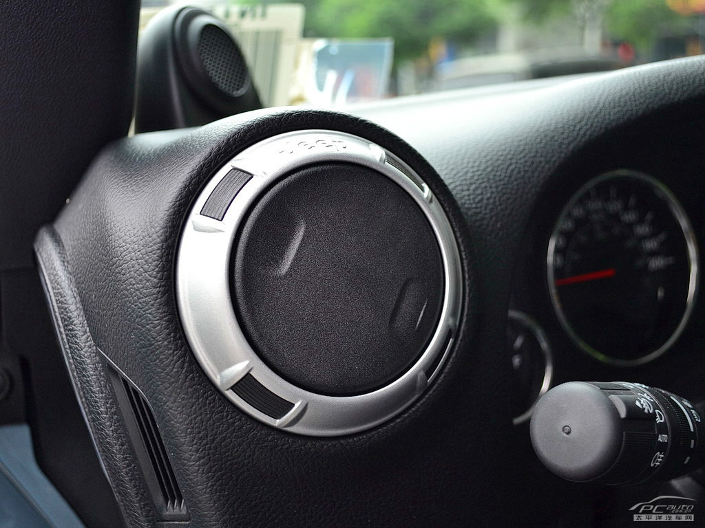 牧馬人內(nèi)飾高清大圖