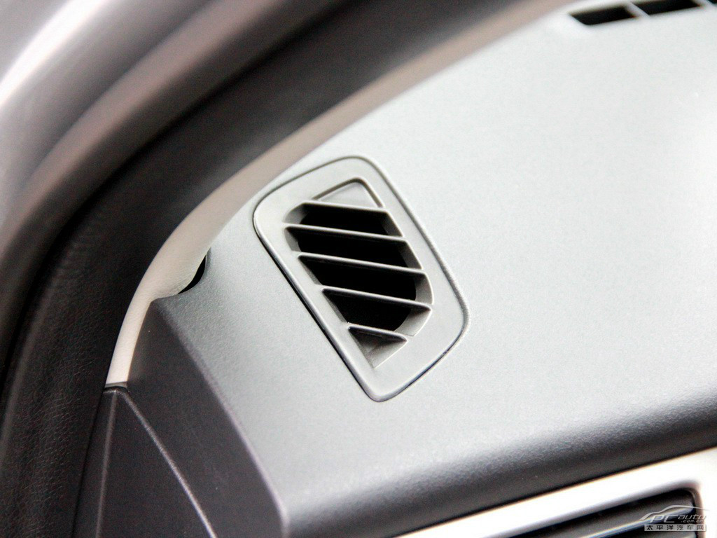 東風(fēng)風(fēng)神H30內(nèi)飾高清大圖