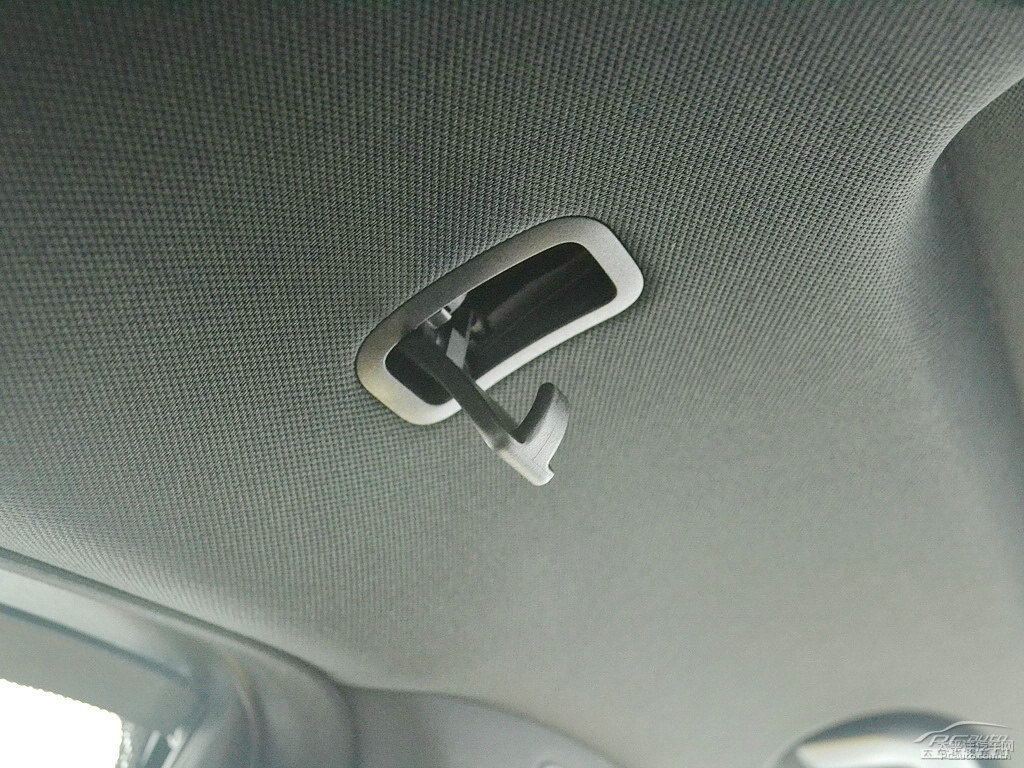 磁鐵黑奔馳S級車廂內(nèi)飾圖片