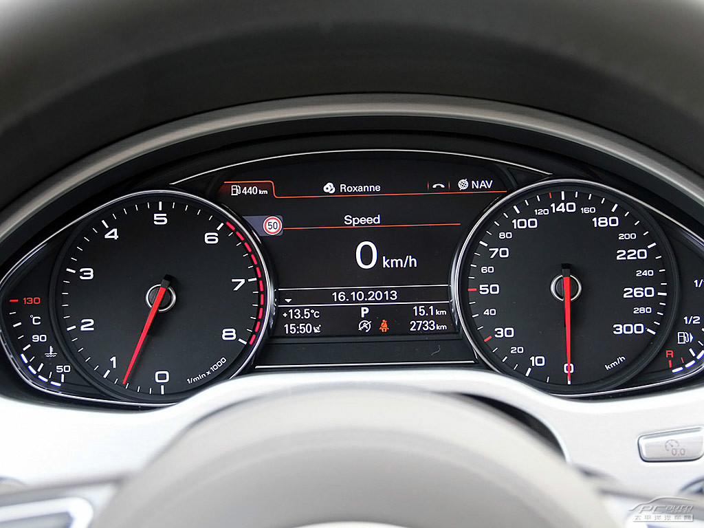 奧迪A8內(nèi)飾高清大圖