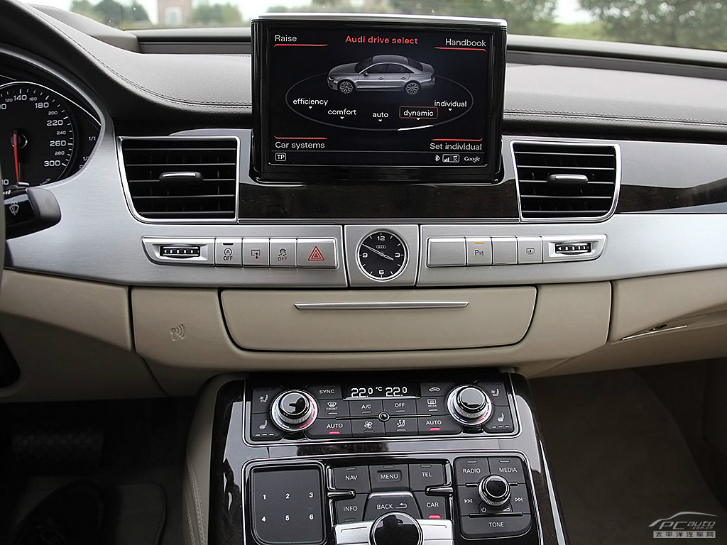 奧迪A8內(nèi)飾高清大圖