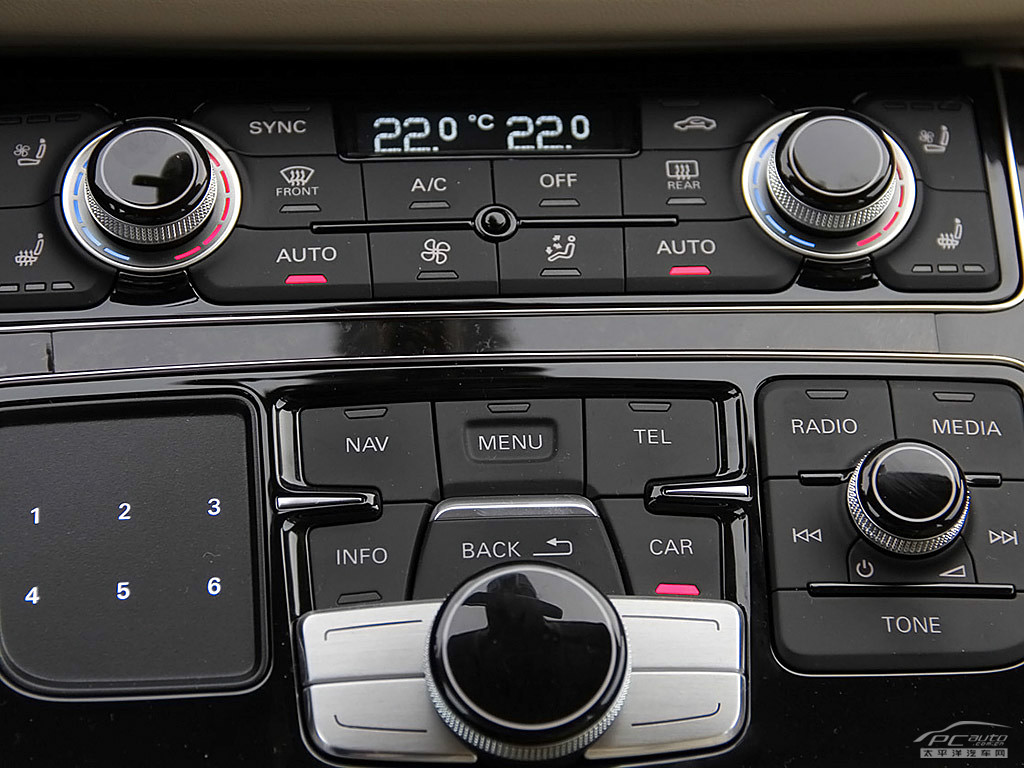 奧迪A8內(nèi)飾高清大圖