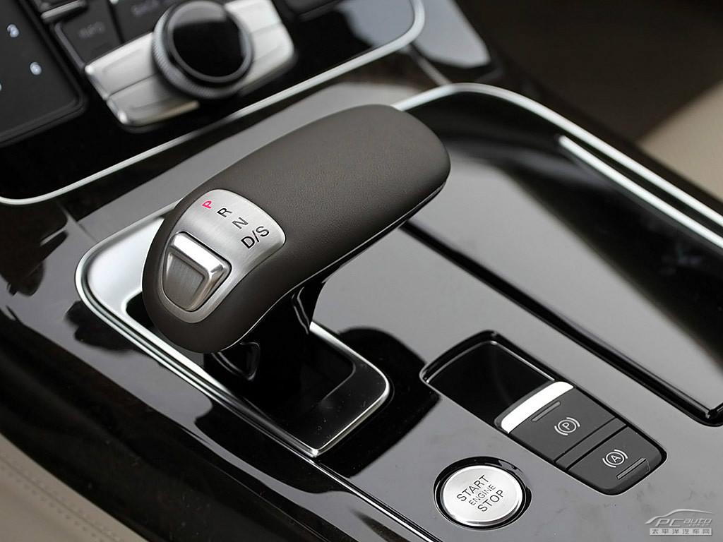 奧迪A8內(nèi)飾高清大圖