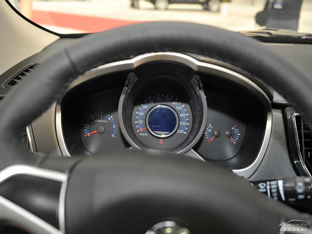 圣達(dá)菲內(nèi)飾高清大圖