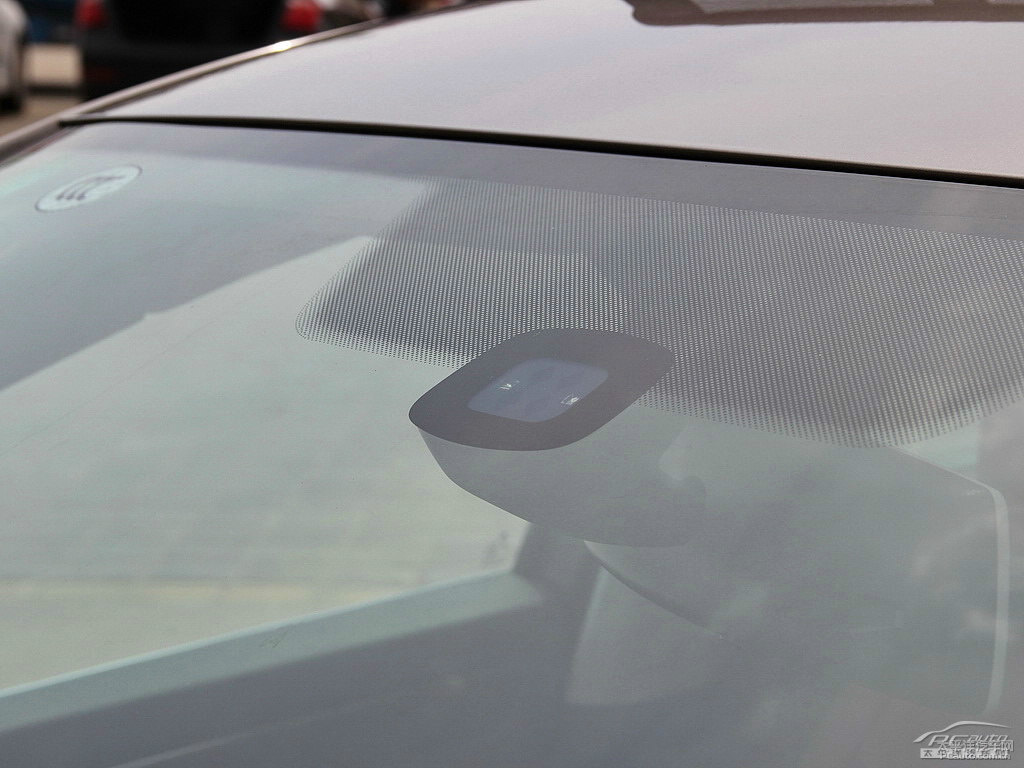 鉑銀帕薩特車身外觀圖片