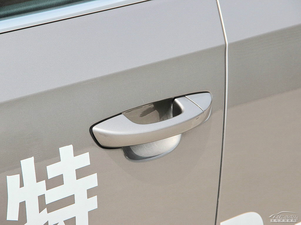 鉑銀帕薩特車身外觀圖片