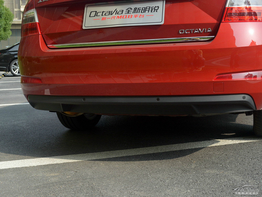 烈焰紅明銳車尾外觀圖片