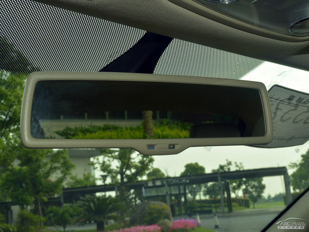 烈焰紅明銳車廂內(nèi)飾圖片