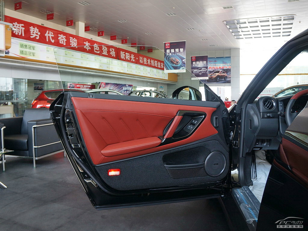 日產(chǎn)GT-R內(nèi)飾高清大圖