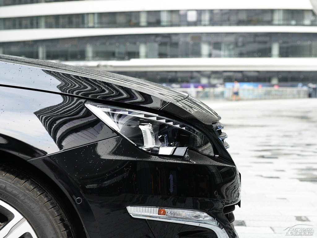 碳晶黑標(biāo)致408車頭外觀圖片