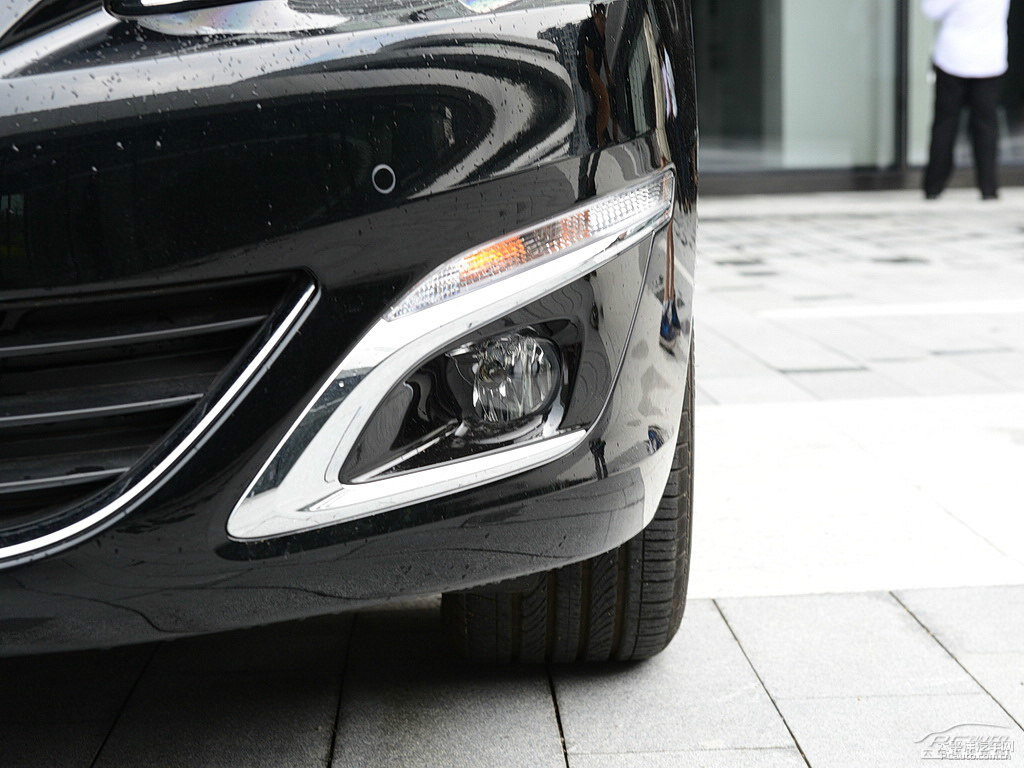 碳晶黑標致408車頭外觀圖片