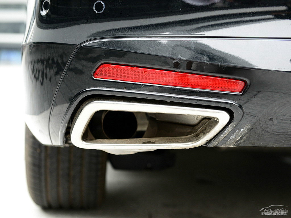 碳晶黑標(biāo)致408車(chē)尾外觀圖片