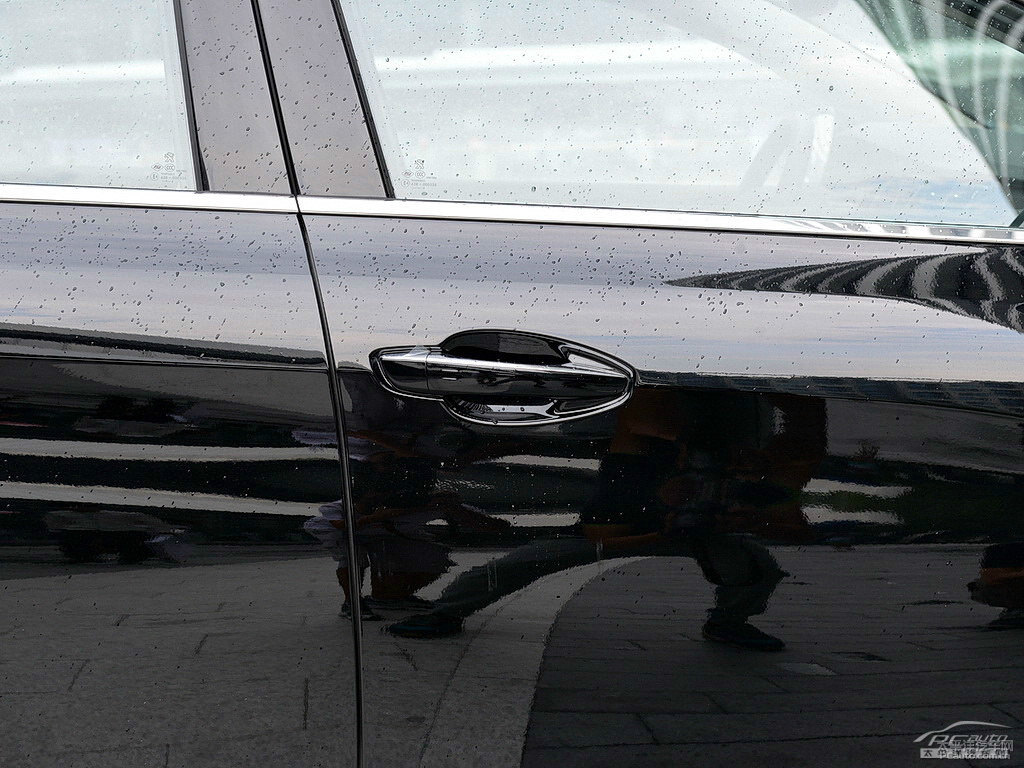 碳晶黑標(biāo)致408車身外觀圖片