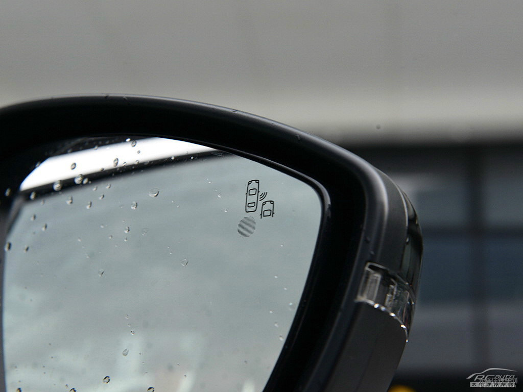 碳晶黑標(biāo)致408車身外觀圖片