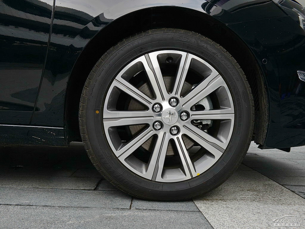 碳晶黑標(biāo)致408車身外觀圖片