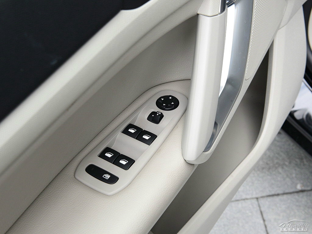 碳晶黑標(biāo)致408車廂內(nèi)飾圖片