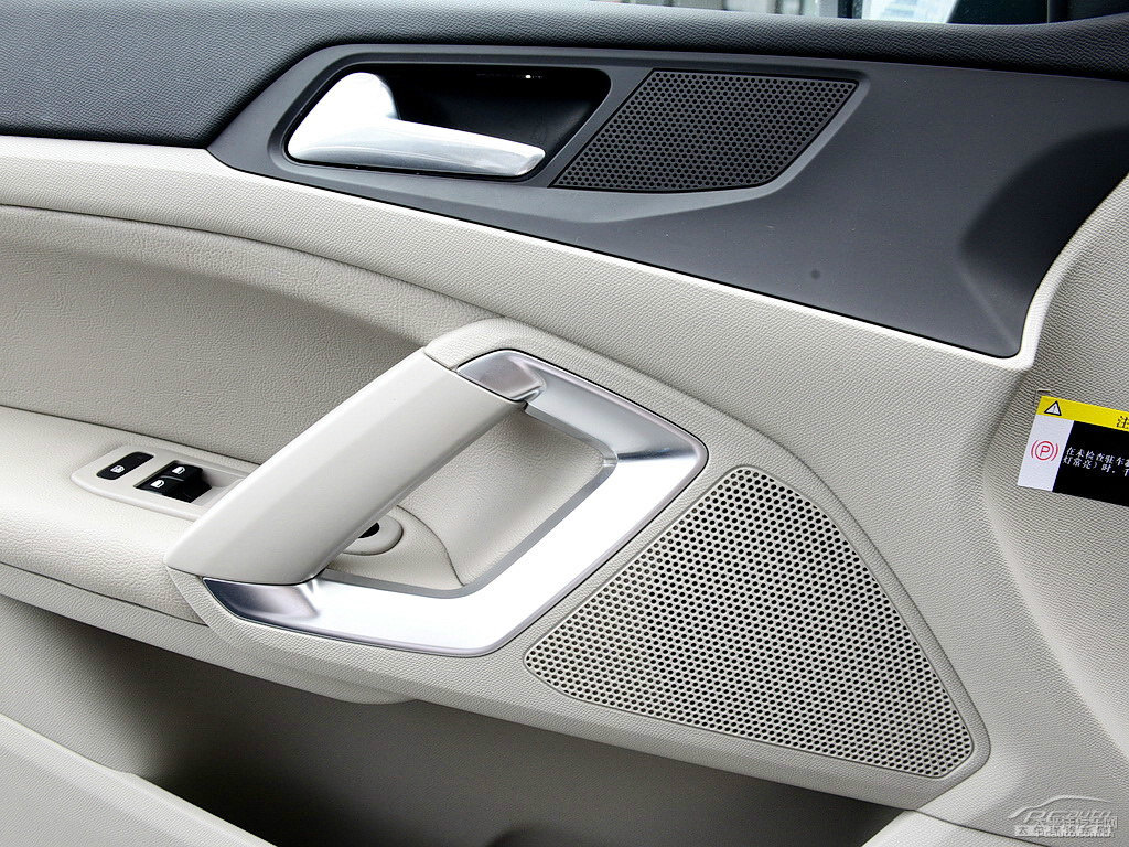 碳晶黑標(biāo)致408車廂內(nèi)飾圖片