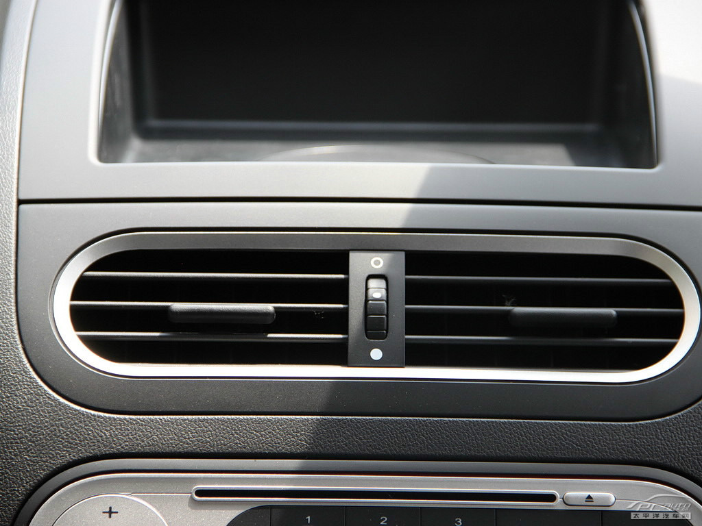 名爵3內(nèi)飾高清大圖