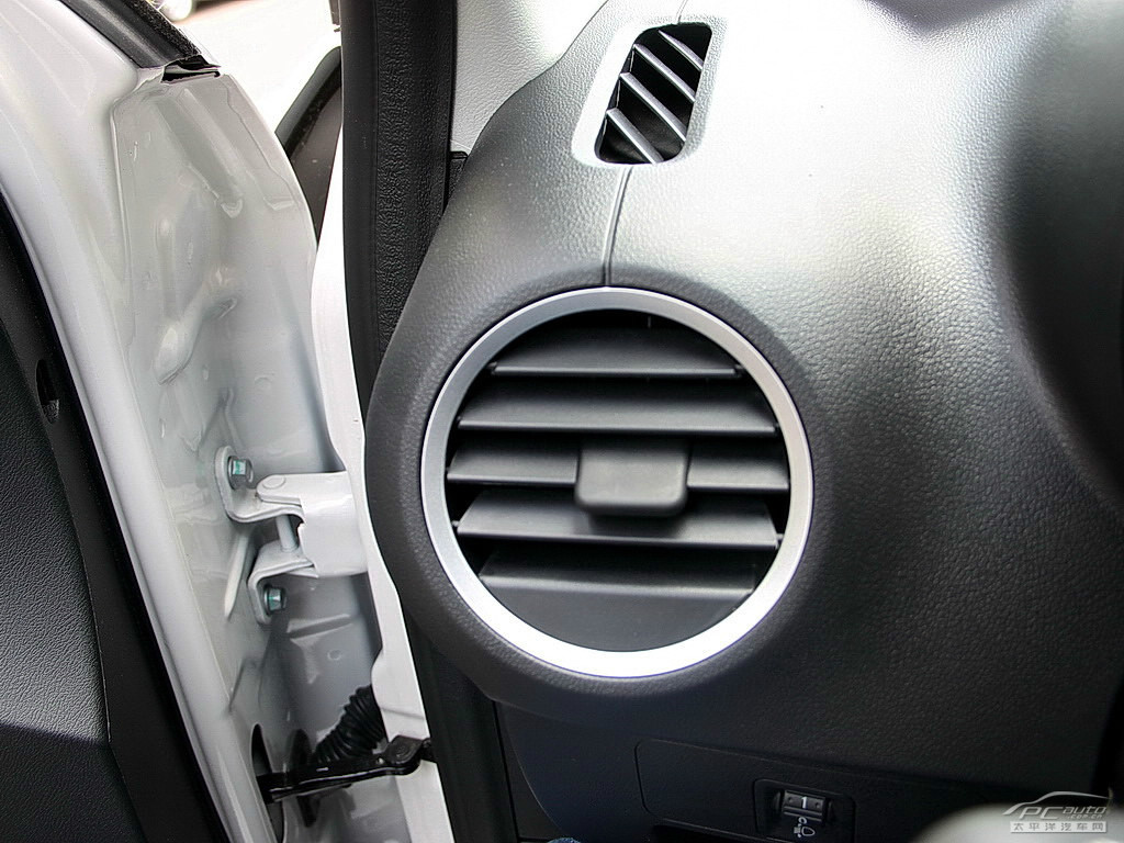 名爵3內(nèi)飾高清大圖