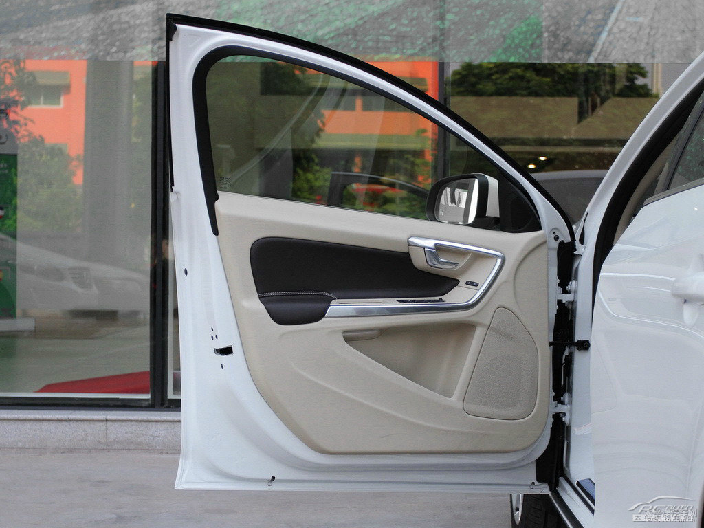 水晶白沃爾沃S60車廂內(nèi)飾圖片