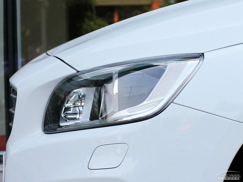 水晶白沃爾沃S60車頭外觀圖片