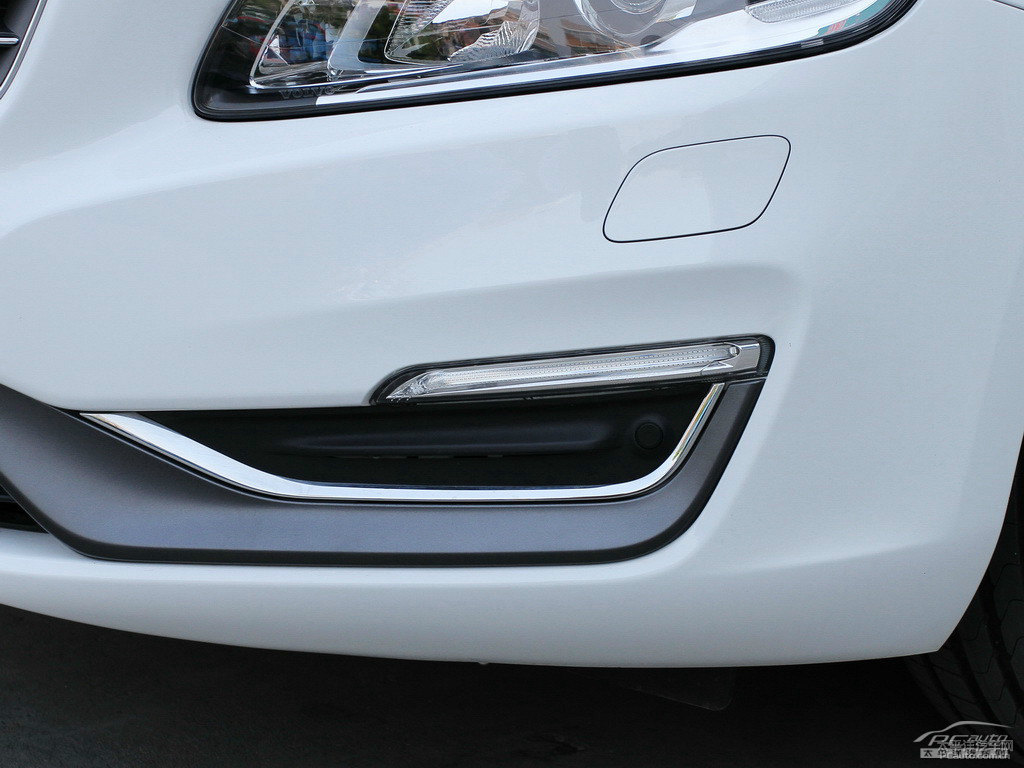 水晶白沃爾沃S60車(chē)頭外觀(guān)圖片