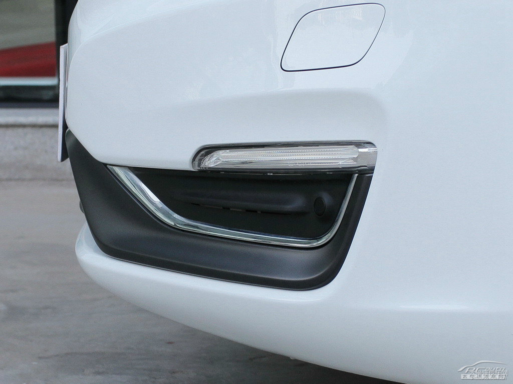 水晶白沃爾沃S60車頭外觀圖片