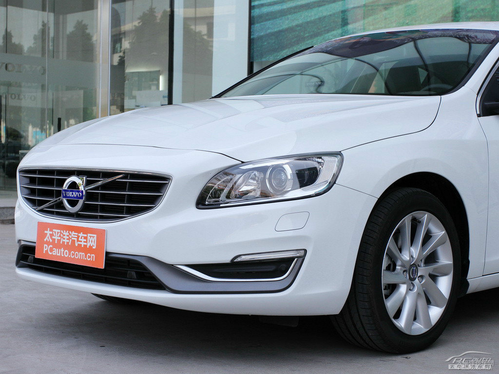 水晶白沃爾沃S60車頭外觀圖片