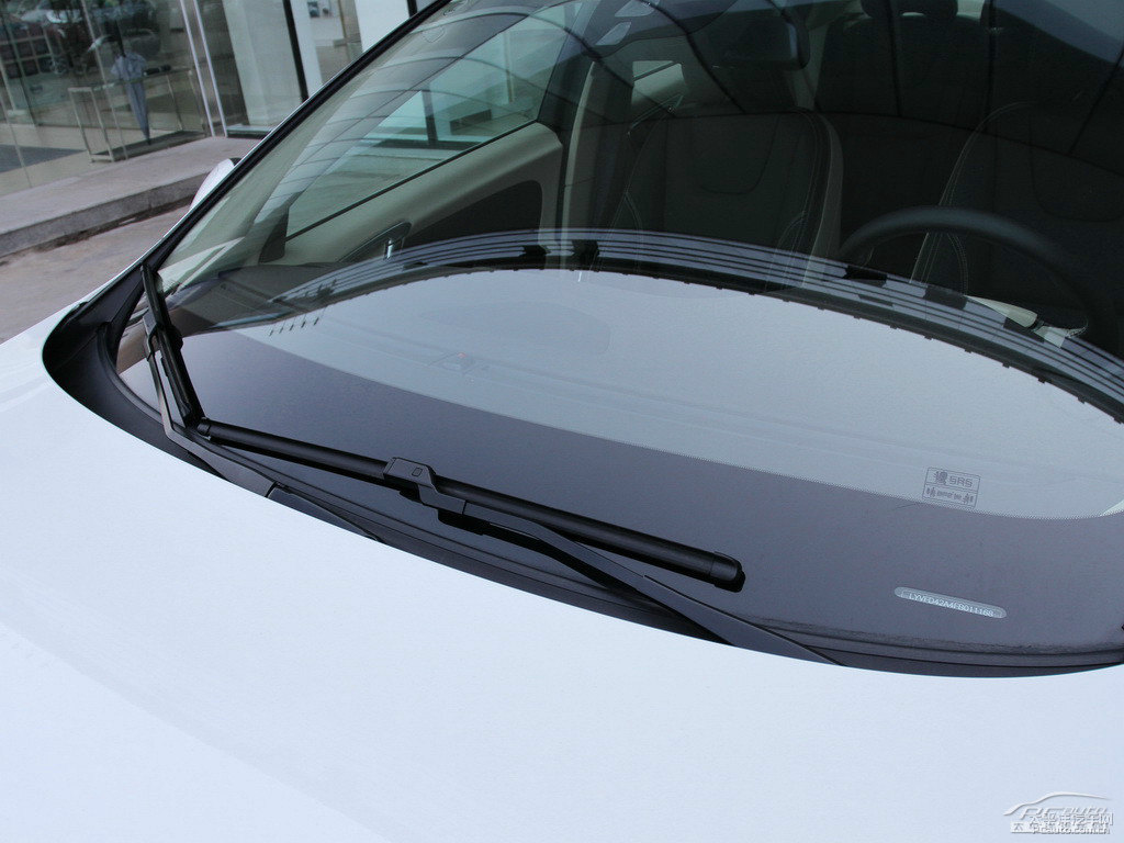 水晶白沃爾沃S60車身外觀圖片