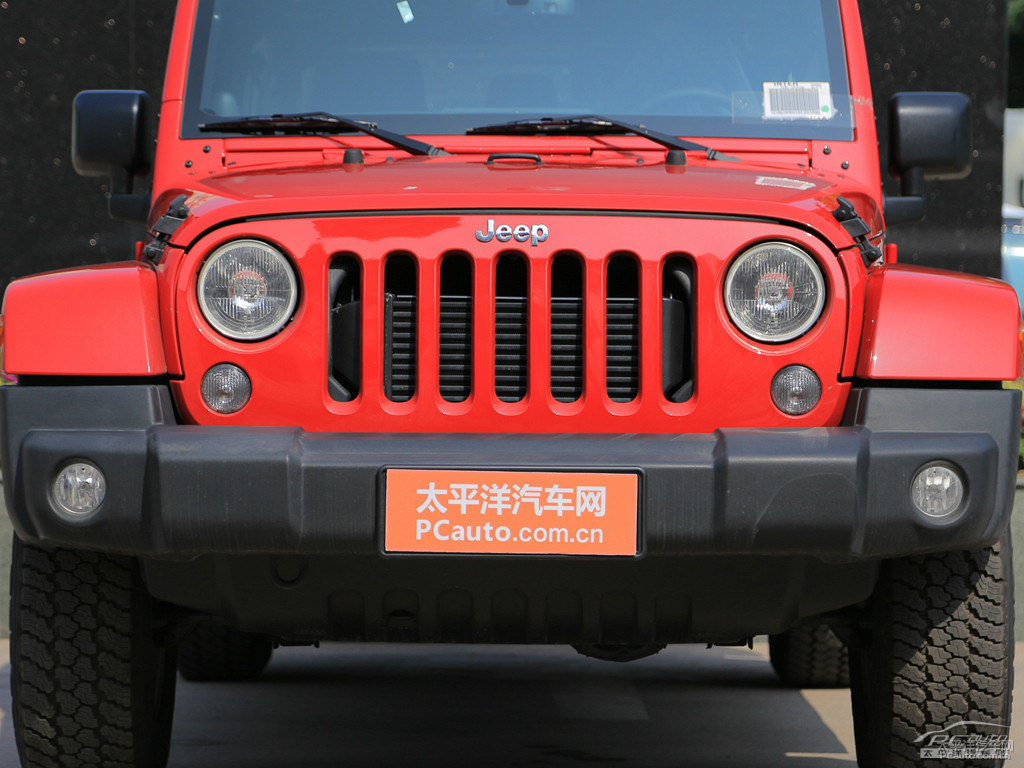 烈焰紅牧馬人車頭外觀圖片