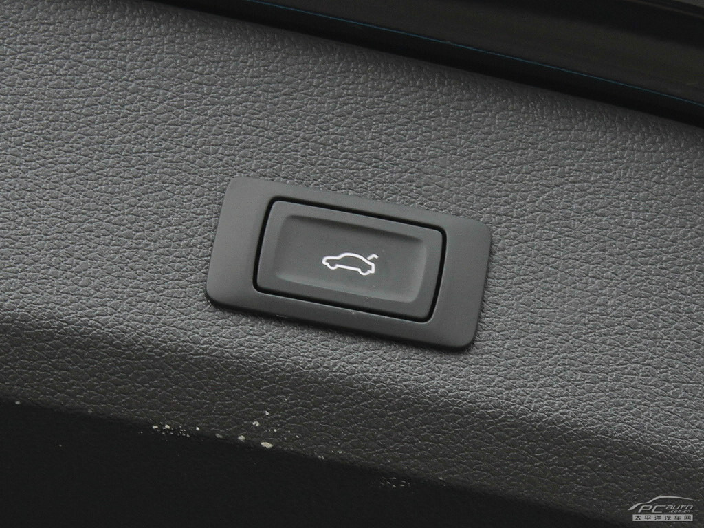 奧迪Q7空間高清大圖