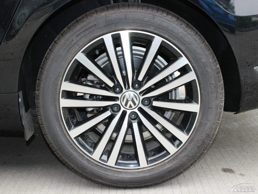 幻影黑邁騰車身外觀圖片
