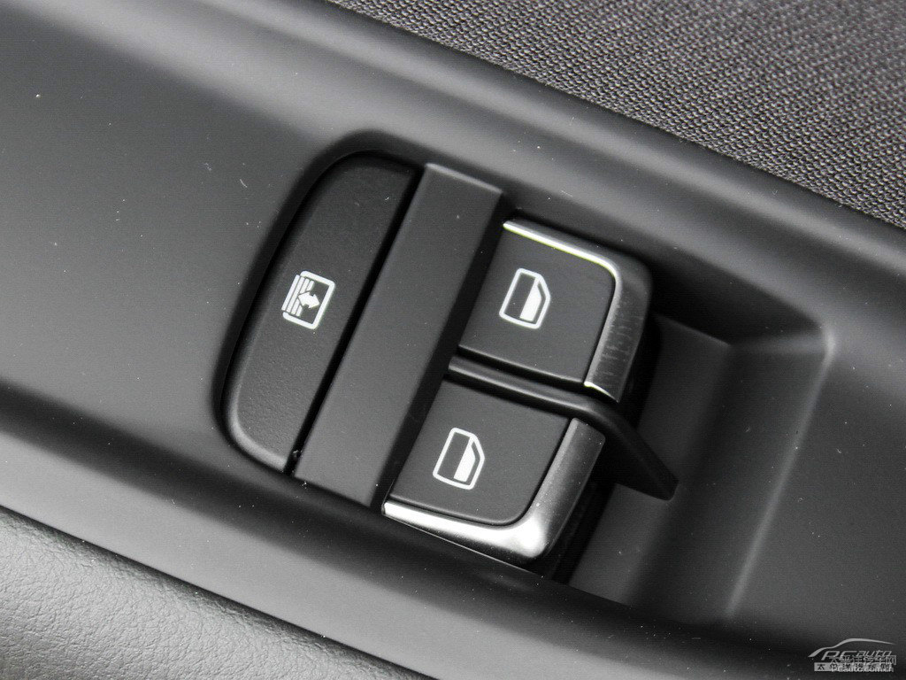 斑羚米奧迪A6L車廂內(nèi)飾圖片