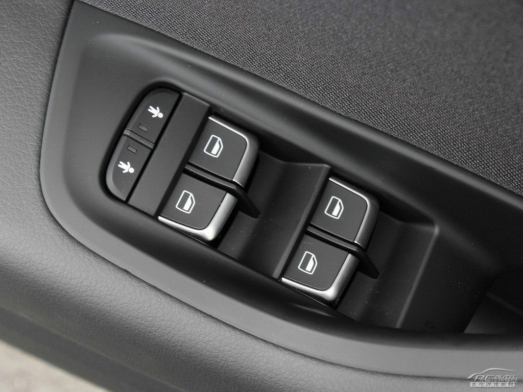 斑羚米奧迪A6L車廂內(nèi)飾圖片