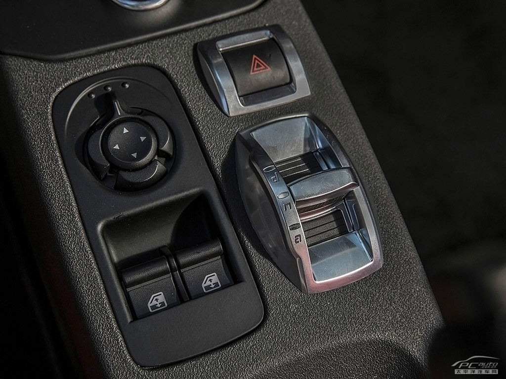 ALFA 4C內(nèi)飾高清大圖