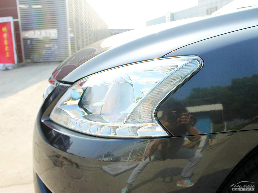 鉑金灰軒逸車頭外觀圖片
