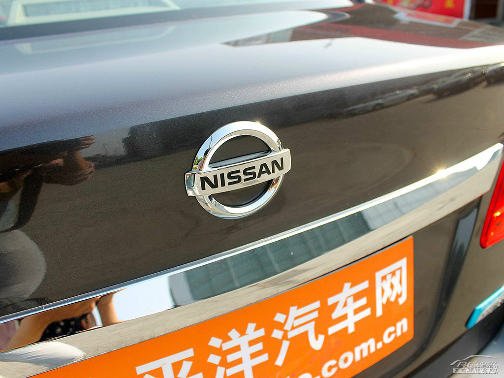 鉑金灰軒逸車身外觀圖片