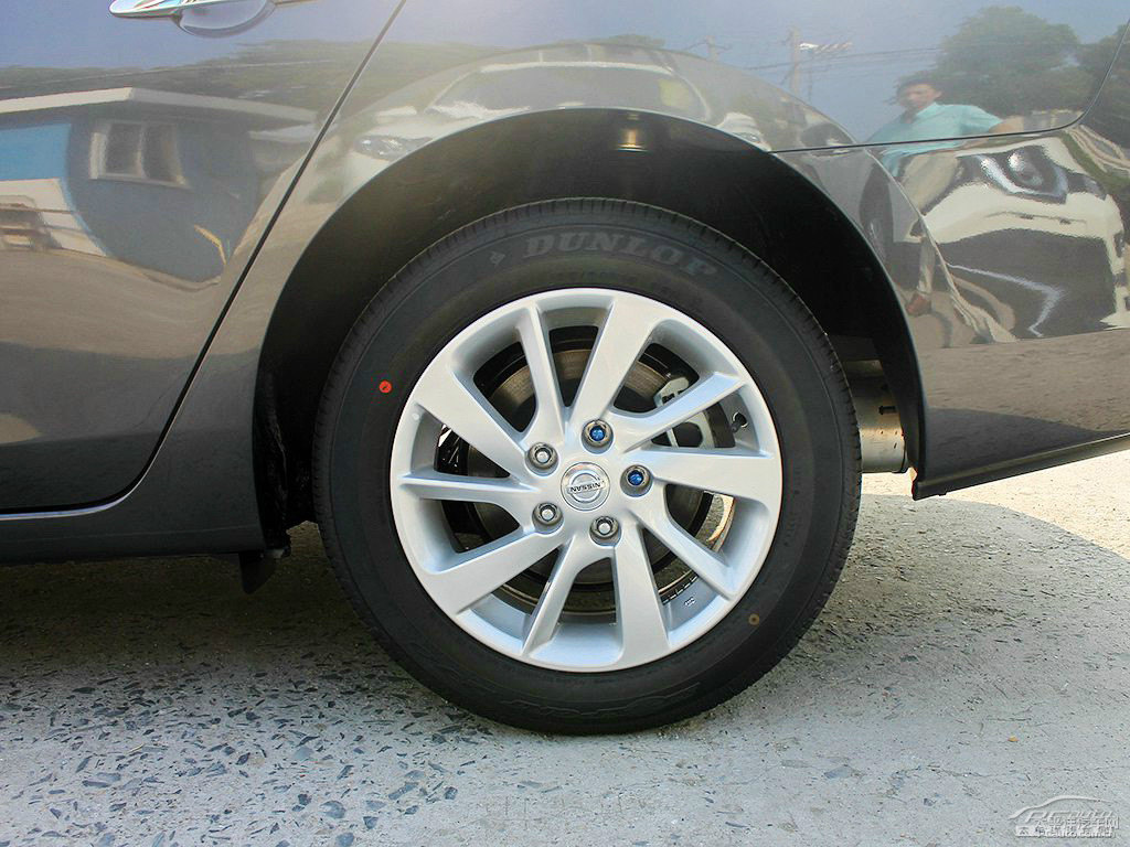 鉑金灰軒逸車(chē)身外觀圖片