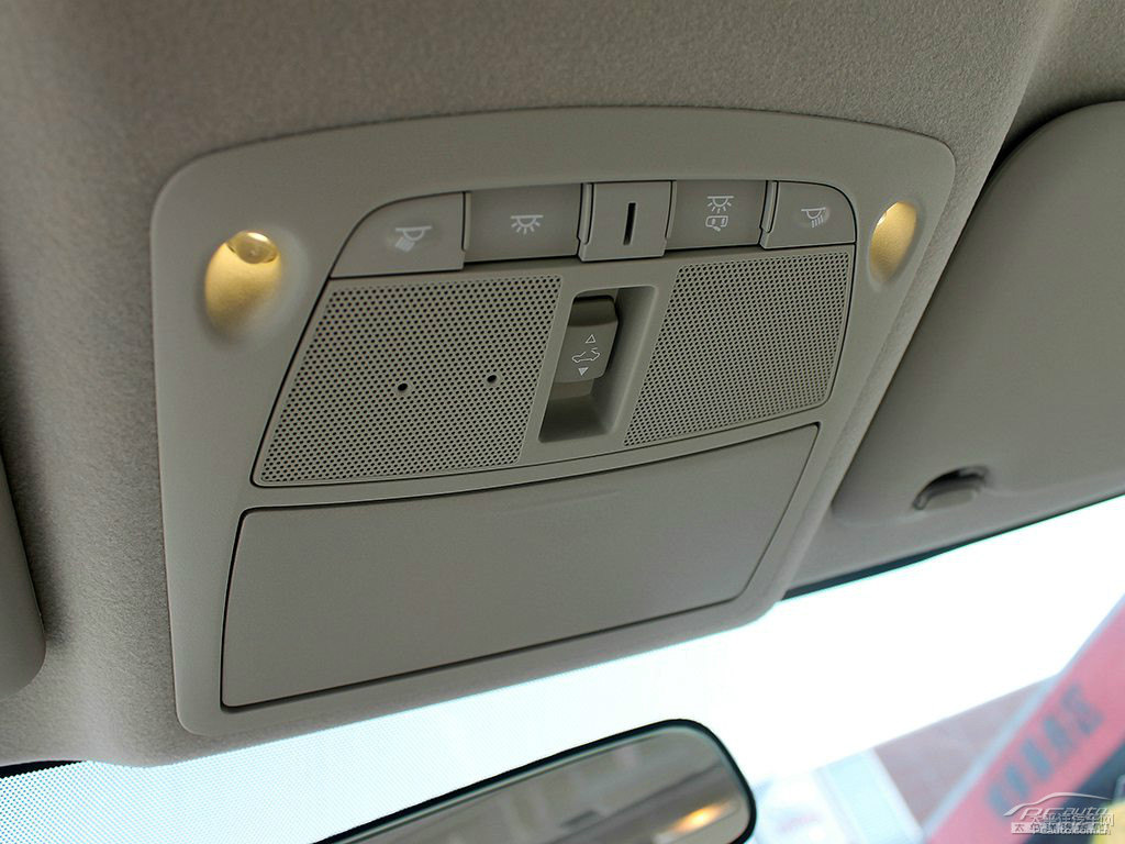 鉑金灰軒逸車廂內(nèi)飾圖片
