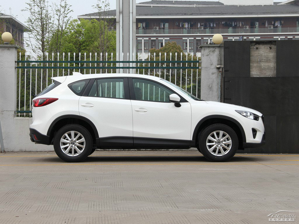珠光白馬自達(dá)CX-5整車(chē)外觀外觀圖片