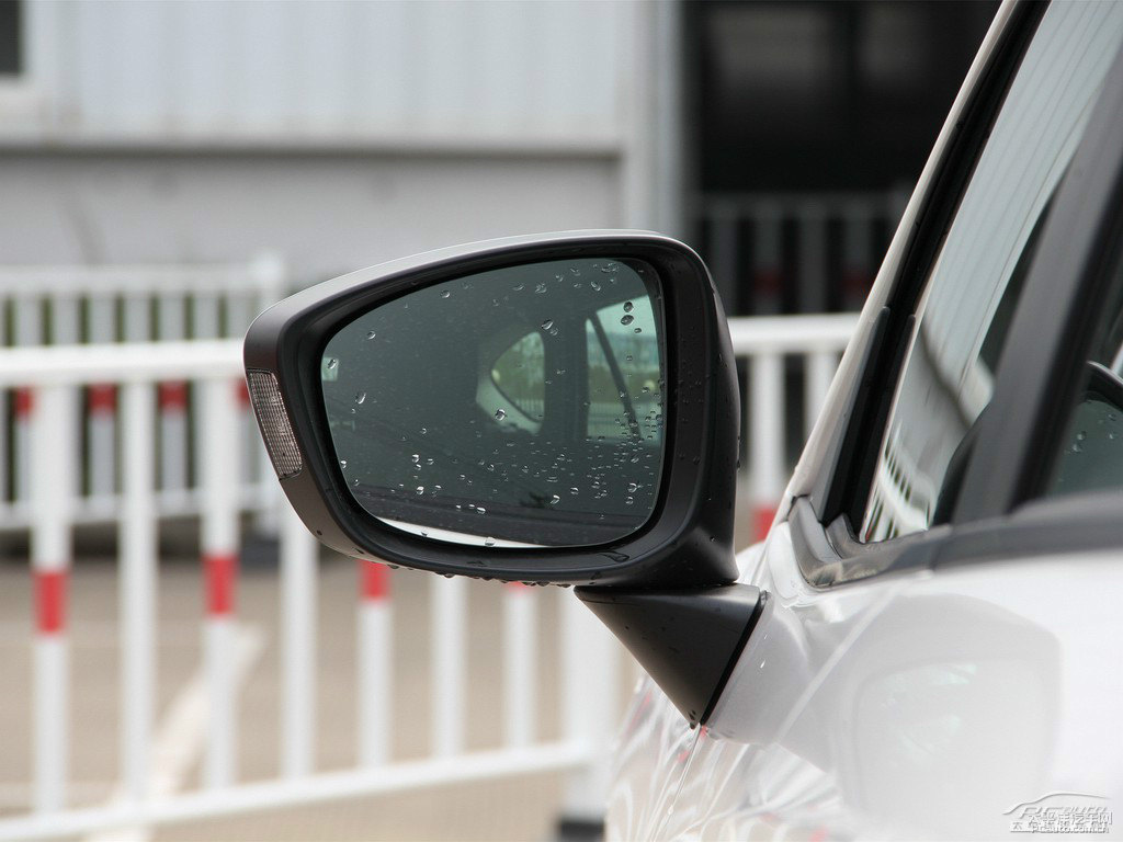 珠光白馬自達(dá)CX-5車身外觀圖片