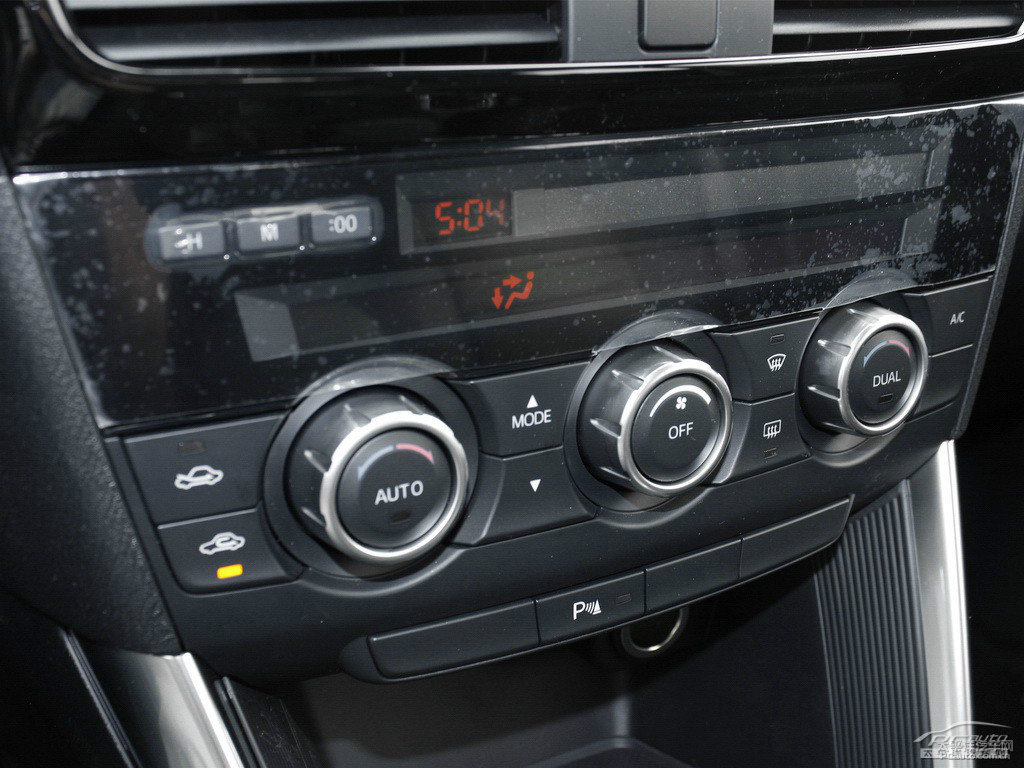 珠光白馬自達(dá)CX-5中控內(nèi)飾圖片